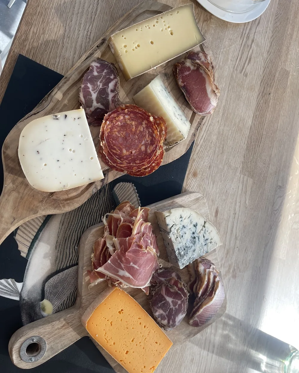Deux planches de fromages et charcuterie assortis, Monvent Dunkerque